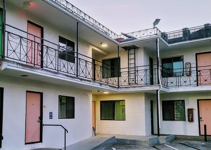 The Bell Vista Hotel Burbank