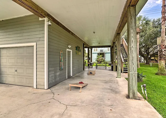 < 1 Mi To Beach: 'Salty Dog' House In Galveston!