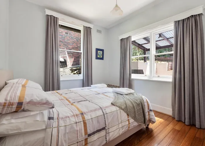Warwick St Retreat! 3 Bedroom House With Parking Hobart