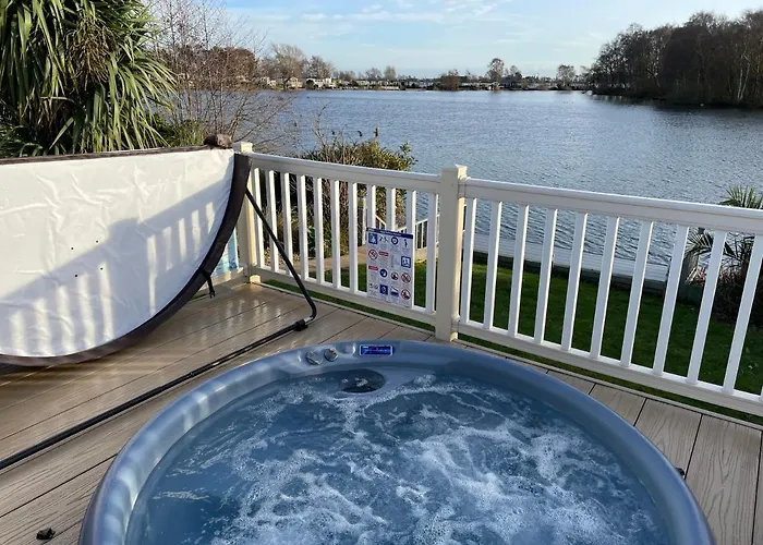 Tattershall Lakes Mini Breaks - Fishing Lake Lincoln