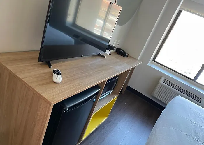 Days Inn & Suites By Wyndham Jamaica Jfk Airport New York