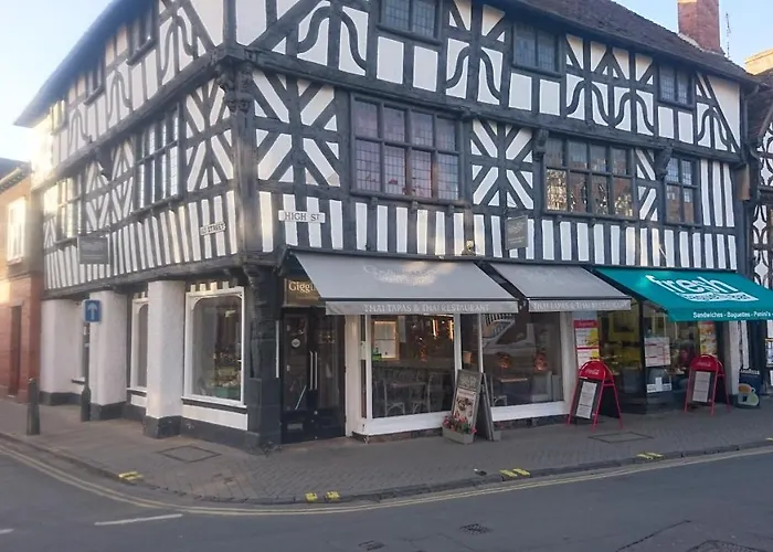 Central Stratford, 3 Bedrooms, Sleeps 6, Easy Walk To Town, Parking, Self Catering, Great View