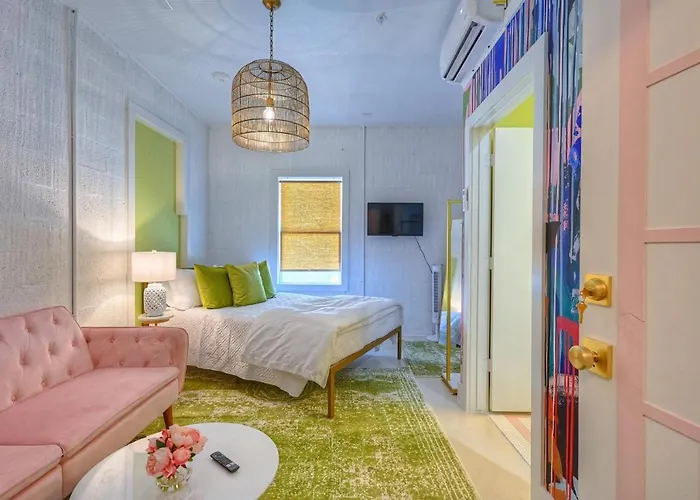 Room 6 Oleander Hotel Walk To Cruise Terminal, Restaurants & The Strand Galveston