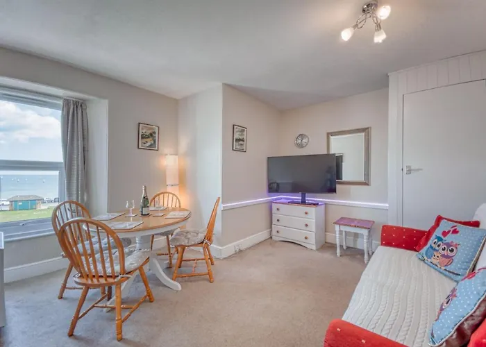 Apartment 5 - 1 Bedroom Sea Front-Sea Views-Free Parking Paignton