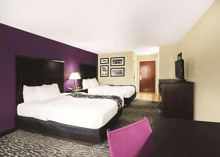 La Quinta Inn & Suites By Wyndham Louisville East