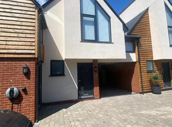 Kings Mile House Villa Canterbury