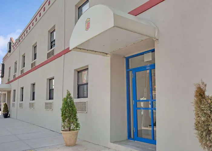 Super 8 By Wyndham Long Island City Lga Hotel New York