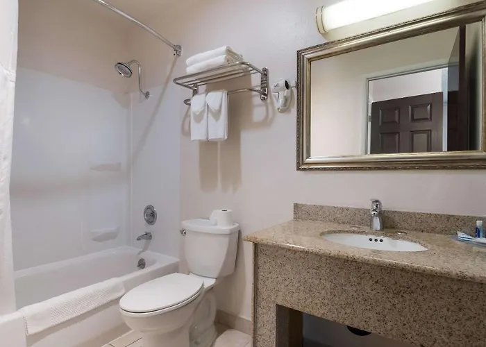 Rodeway Inn & Suites Portland West - Beaverton
