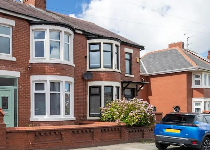 Xxhot Tubxx 4Bed Semi, Sleeps 8, 2 Bathrooms Blackpool