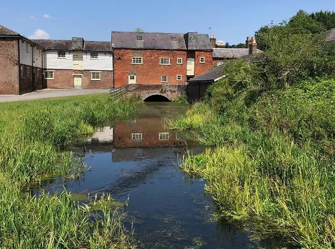 Hyde Mill Bed & Breakfast Luton 