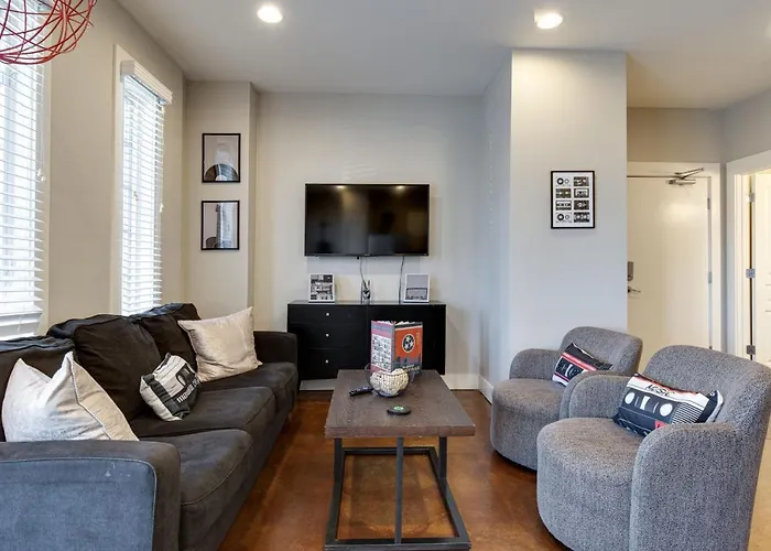 Music Row Luxury Suites - Two King Bedrooms - Private Garage & Ensuite Baths Nashville