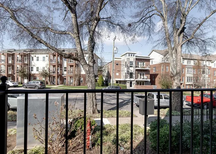 Music Row Luxury Suites - Two King Bedrooms - Private Garage & Ensuite Baths Nashville