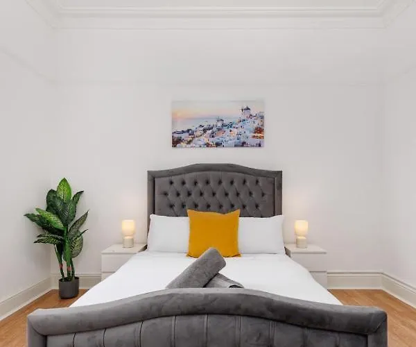 Flatzy - Sleeps 16 Near Football Ground & Ping Pong Table Liverpool