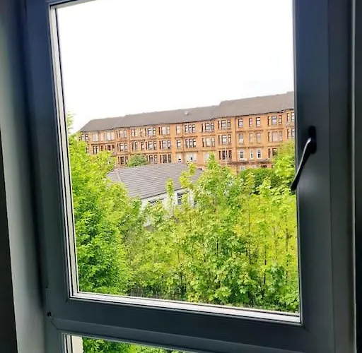 Spacious 5Bed House, Free Parking, No Party ! Glasgow
