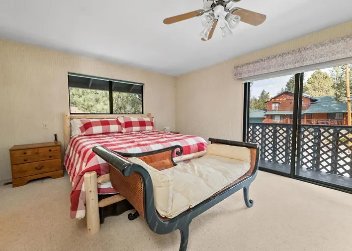 Avalon Retreat - A Well-Furnished Cabin With A Pool Table And A Hot Tub! Big Bear Lake