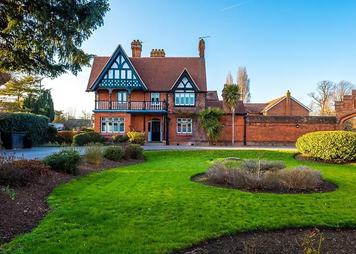 Casa By Grace: Luxury 4-Bed Windsor Home for Groups