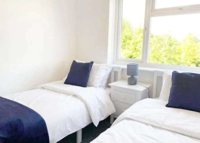 Bristol House Free Parking & Airport & M1 & Contractor Villa Luton 