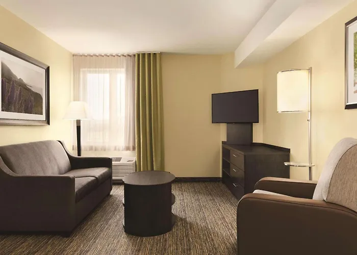 Hotels with Free ParkingPark By Radisson, Calgary Airport North, Ab