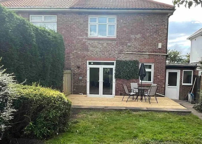 Modern Family Home Large Garden Free Parking Newcastle upon Tyne