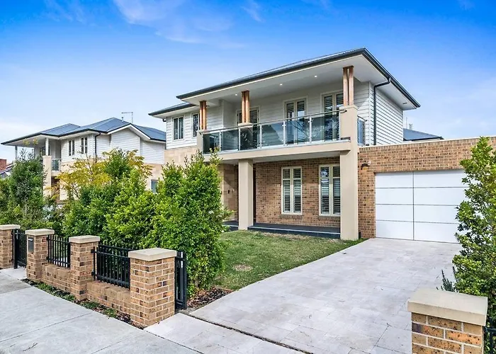 Spacious Luxury Hampton Home - Park Front Melbourne