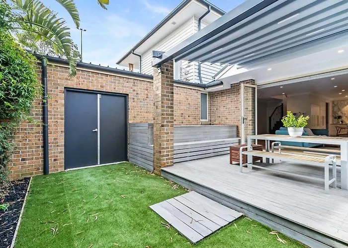 Spacious Luxury Hampton Home - Park Front Melbourne
