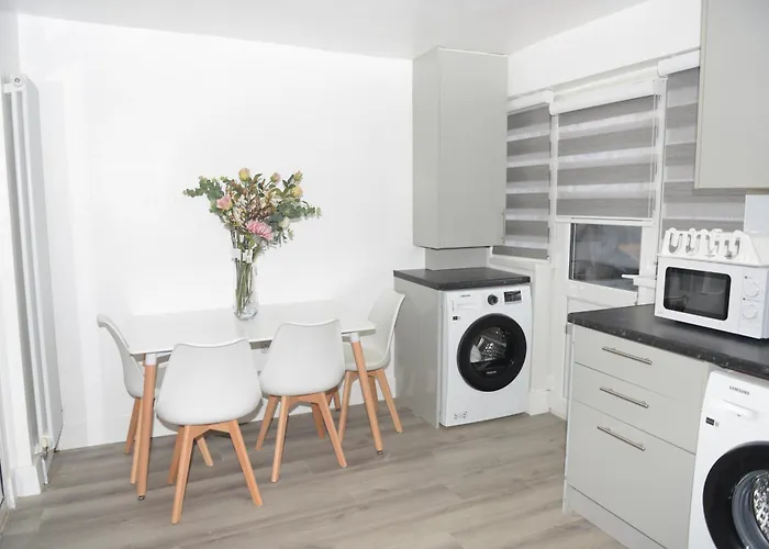 Brook House Villa London