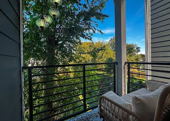 The Green Haus: Luxxe Cabana Rooftop Retreat Houston