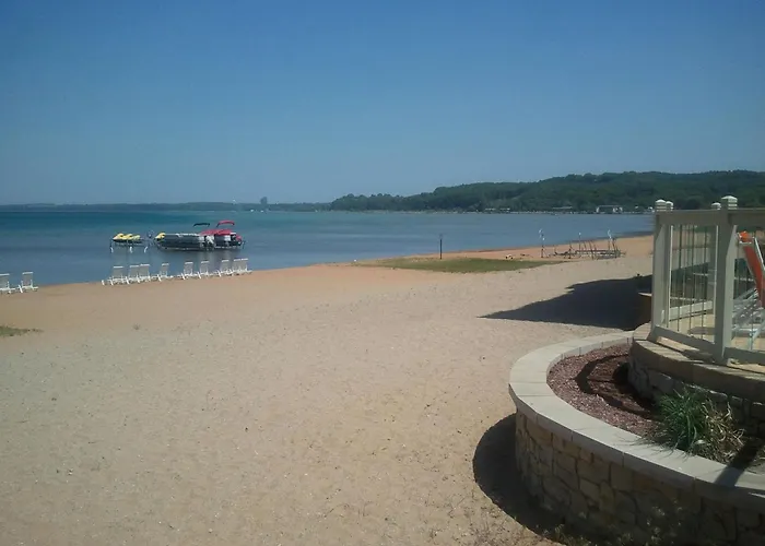 Corner Suite At Peninsula Bay Resort Awaits Traverse City