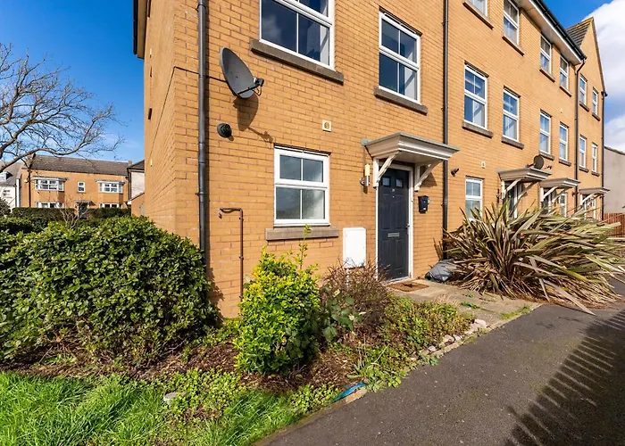 Stylish 4 Bed - Parking - Sleeps 14 Villa Bristol
