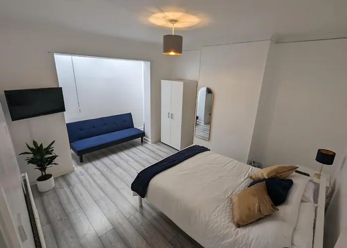 The Manor Guest House In Wembley London