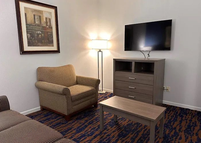 Baymont By Wyndham Indianapolis Northwest Hotel