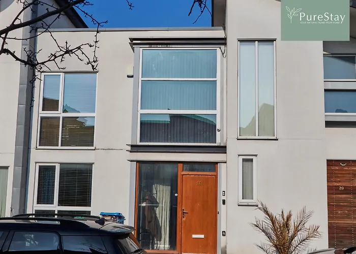 Fabulous Manchester House - 5 Beds Sleeps 8 - Free Parking - By Purestay