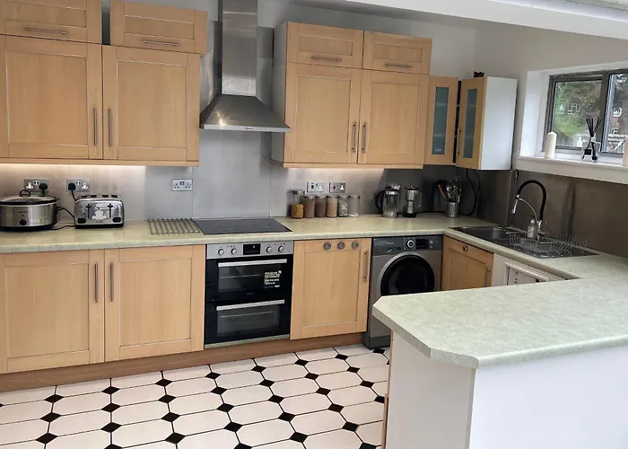 Great 5-Bedroom House In Thornton Road Sleeps 14+ London