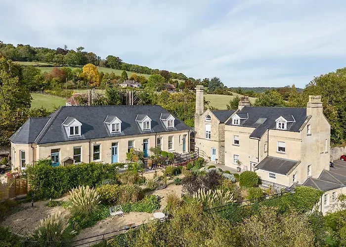 Spacious 2 Bedroom House With Stunning Views Bath