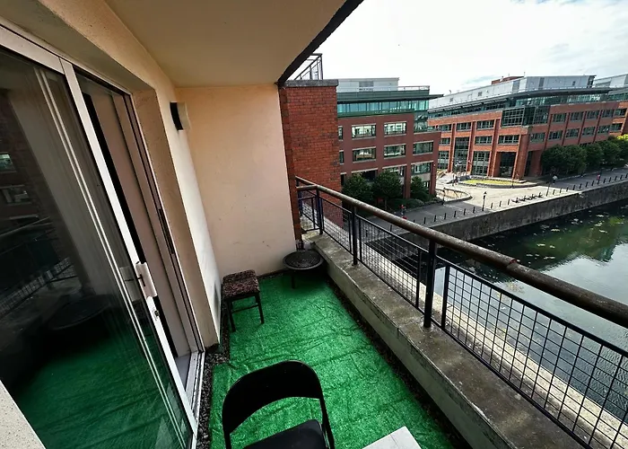 Customhouse Balcony View, Dublin 1 Hotel