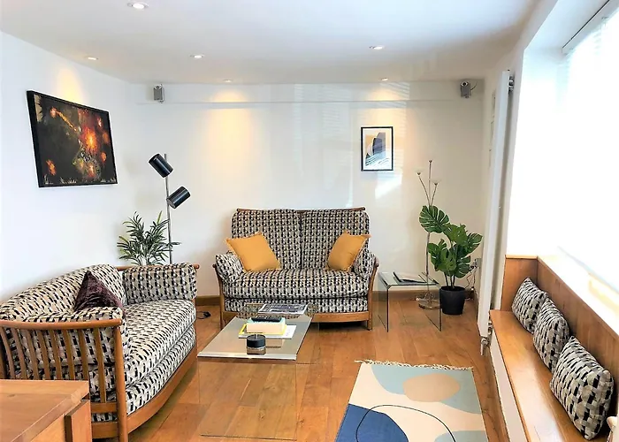 Prime Location! Detached Clifton Home With Parking Bristol