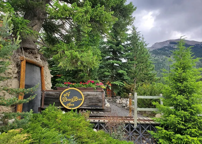 A Bear And Bison Country Inn Canmore