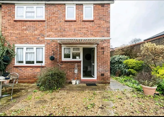 London Stratford Holiday Home