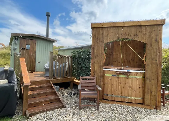 Oakley View Shepherds Hut With Hot Tub Whitby