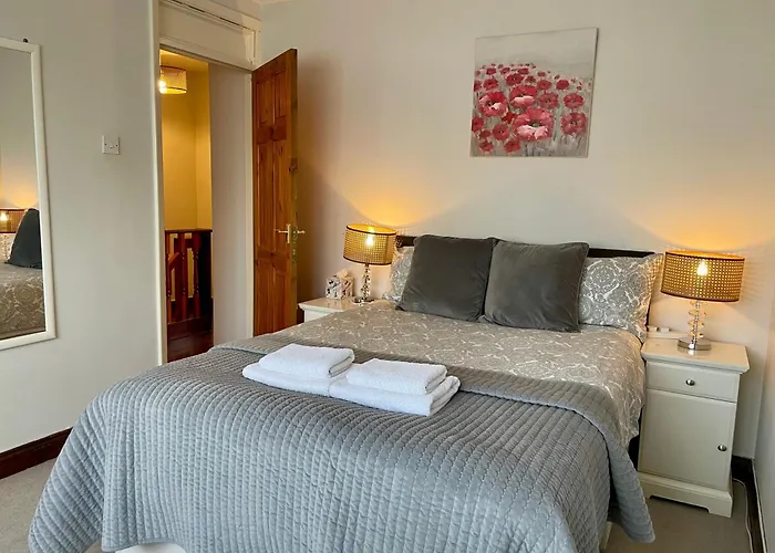 Somers 4 Bed House Off Road Parking Pet Friendly Portsmouth