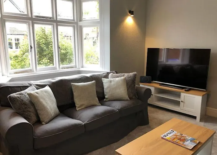 Luxury 6 Bedroom Retreat In Stratford Upon Avon