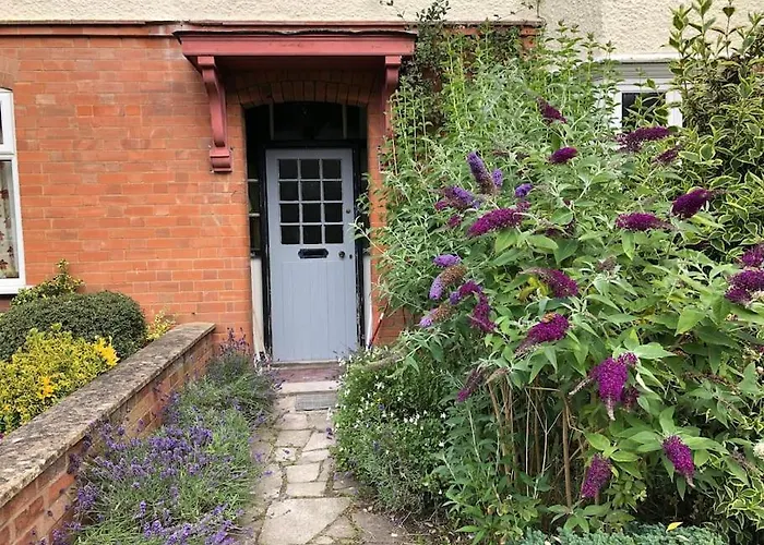 Luxury 6 Bedroom Retreat In Stratford Upon Avon
