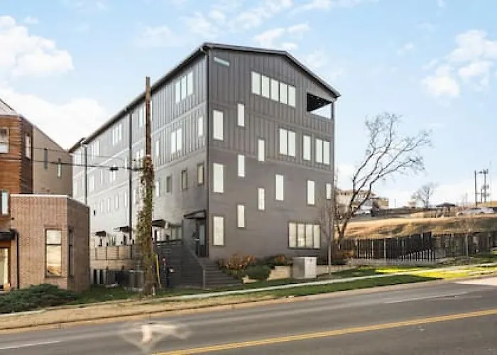 Upscale Home With Patio Walk To 12 South And Belmont Nashville