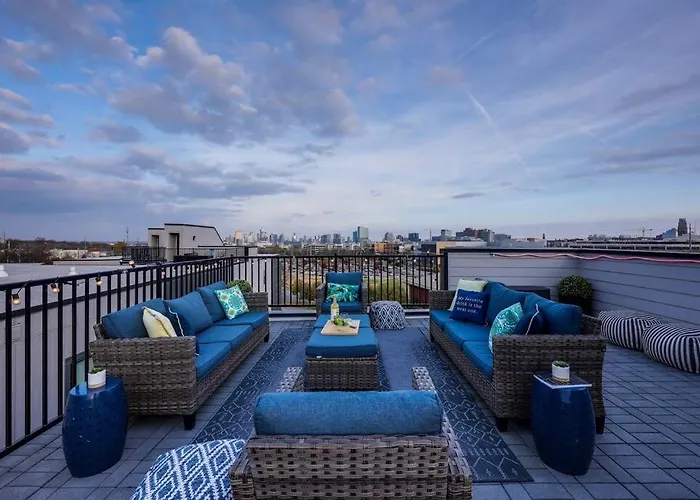 New And Luxurious Home By Downtown Nashville With Rooftop Deck!