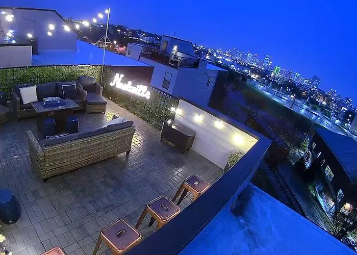 New And Luxurious Home By Downtown Nashville With Rooftop Deck!