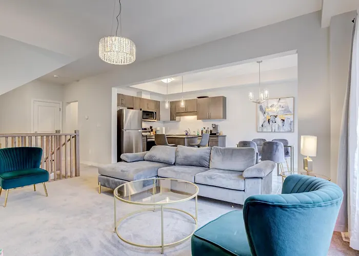 Niagara Falls Luxury Living - 8 Guest House