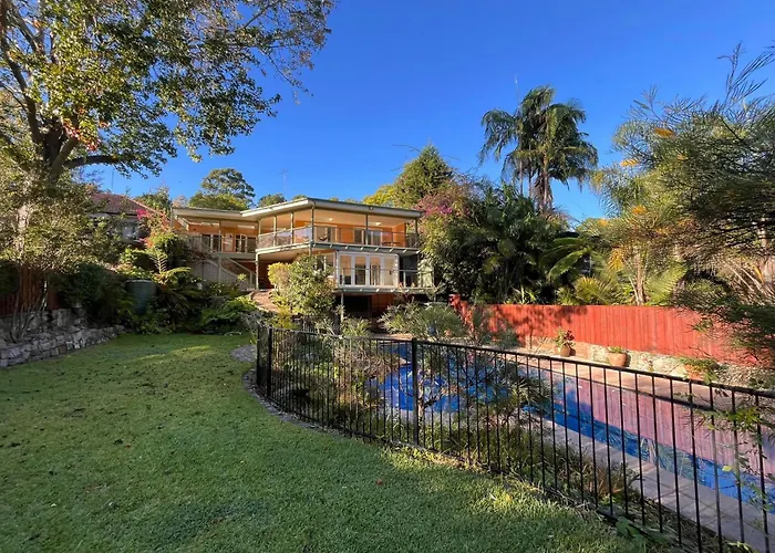 Poolside Oasis - Sydney Villa