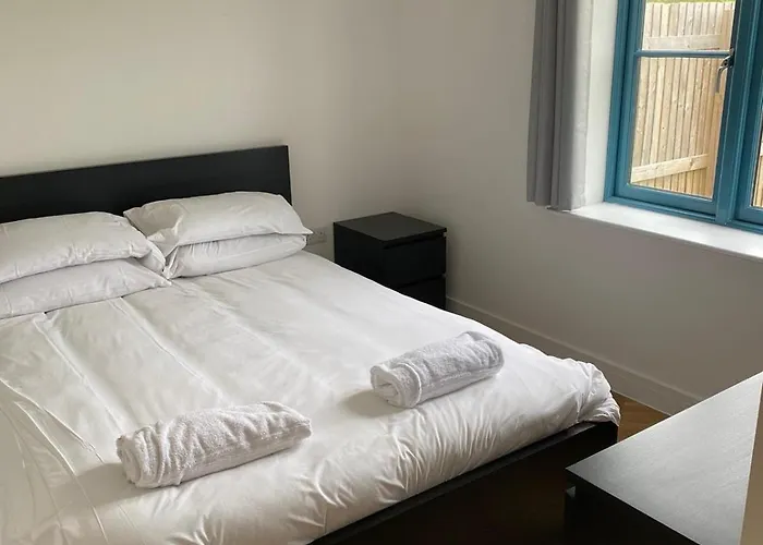 4 Bedroom Bungalow In Frampton Bristol