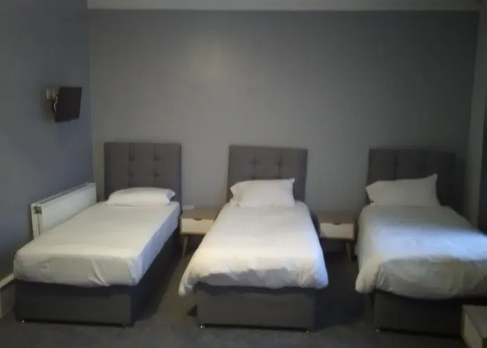 Hotels with Free ParkingNewcastle West & Bar