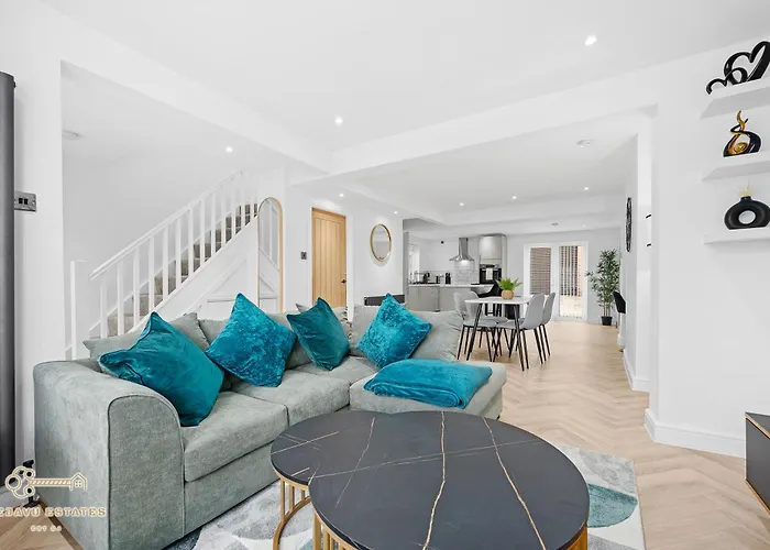 Entire Modern & Spacious 3Bdr Home In Manchester Right Next To Coop Live & Ethiad